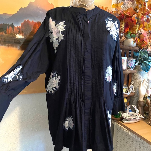 Free People Tops - Free People Tunic Top Cottagecore Boho Floral Patch Pintuck Womens Small Black